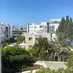Newly Renovated Light House 8 Min Apartment