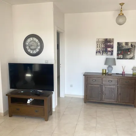 Newly Renovated Light House 8 Min Apartament