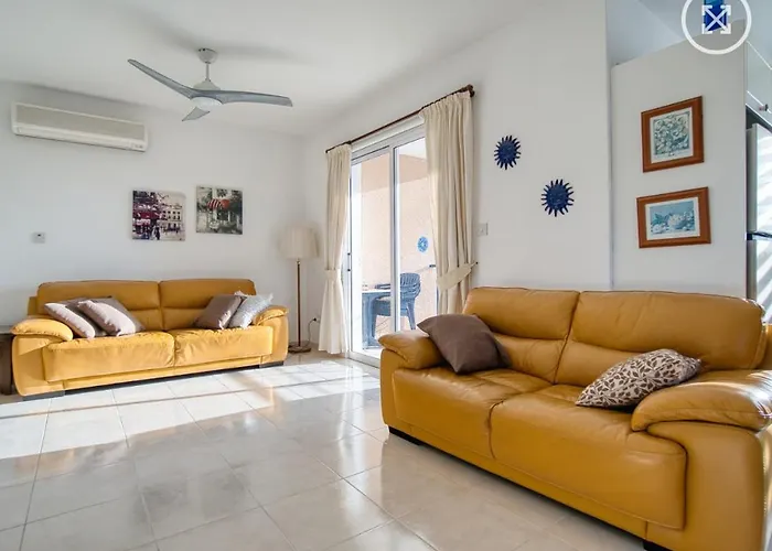 Newly Renovated Light House 8 Min *