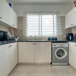 Newly Renovated Light House 8 Min Apartament