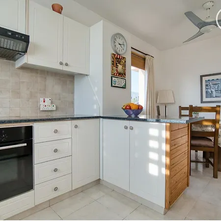 Διαμέρισμα Newly Renovated Light House 8 Min