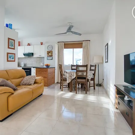 Newly Renovated Light House 8 Min Πάφος