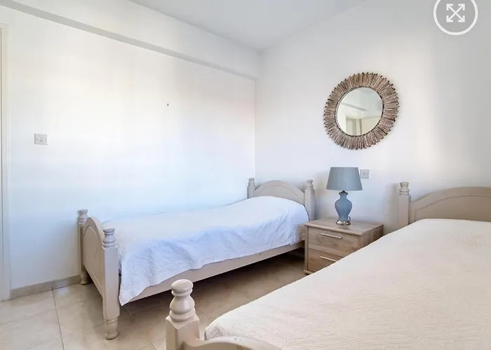 Newly Renovated Light House 8 Min Pafos