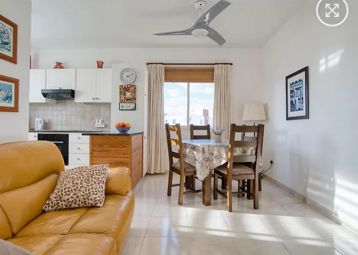 Newly Renovated Light House 8 Min Apartmán