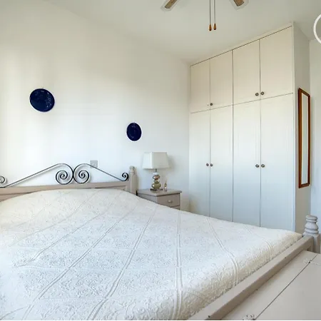 Appartamento Newly Renovated Light House 8 Min Paphos