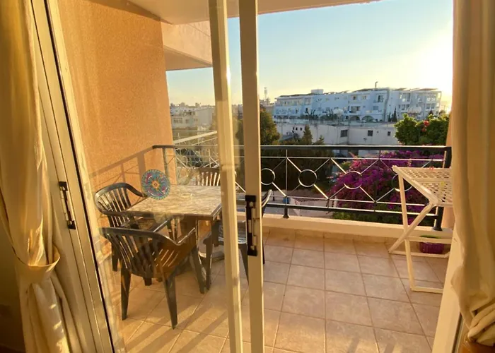 Apartment Newly Renovated Light House 8 Min Paphos